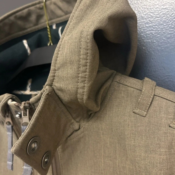 686 women’s snowboarding jacket size S  excellent condition - Picture 5 of 12